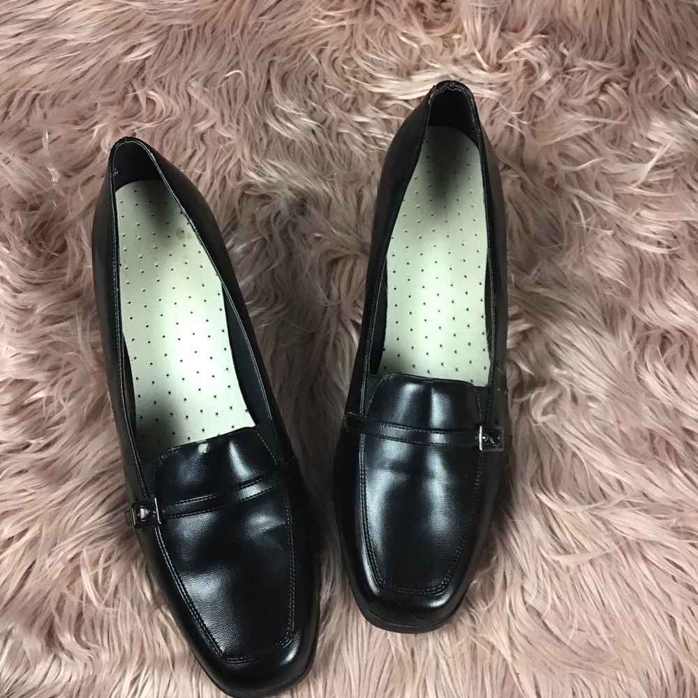 Women's Soft Style Black Loafers
